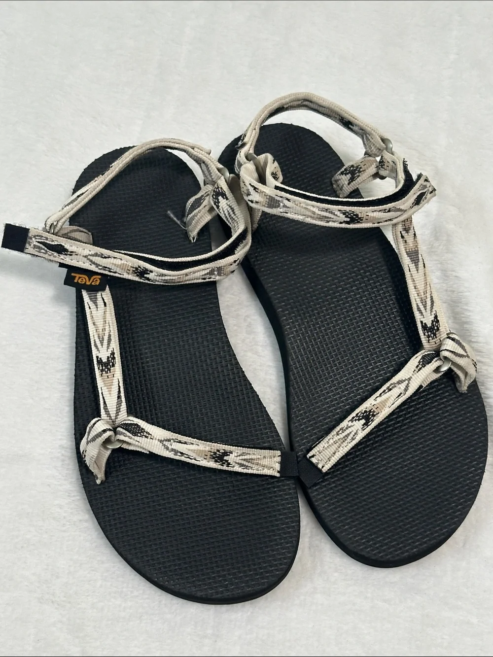 🚗 Teva Sandals